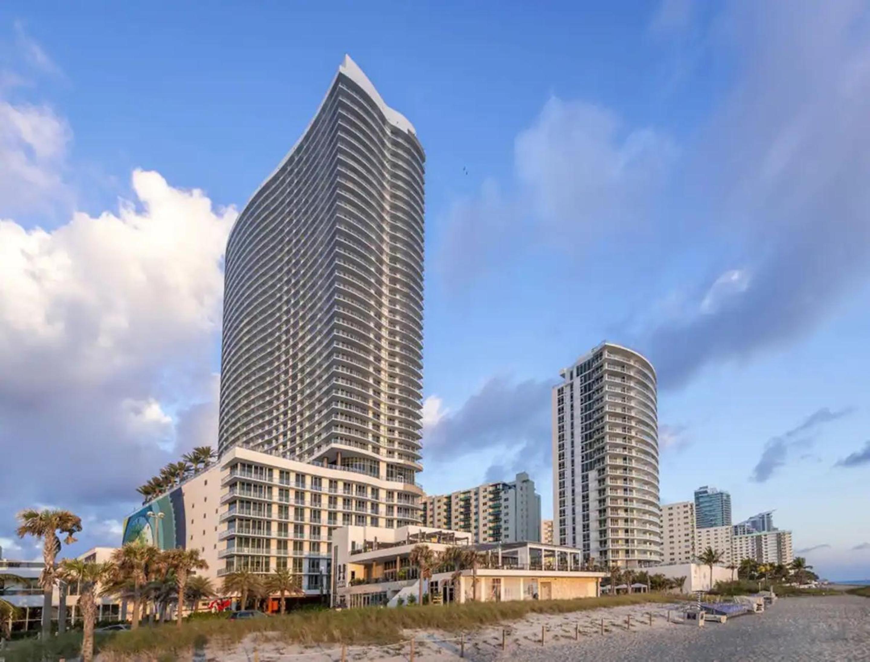 Lyfe Residence Building - Private apts over the beach
