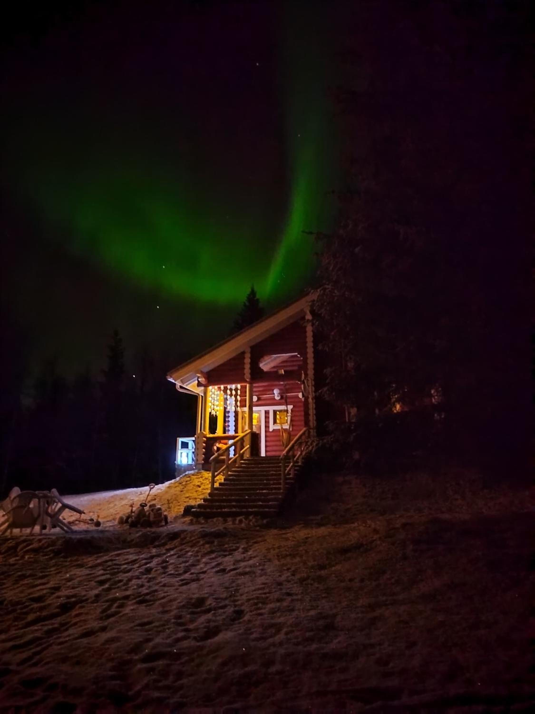 Lapin Villa Hiisi joen rannalla