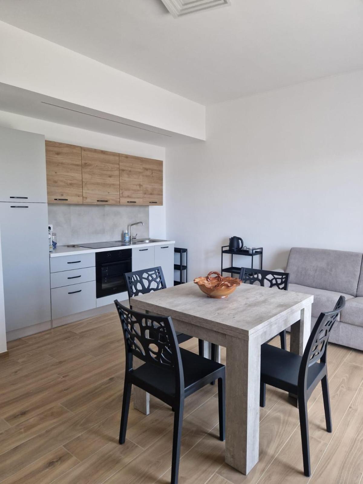 Casa Vacanze La Favola Rosa sul Lago di Varese view 5