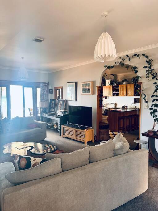 Beautiful Wainui Beach Home