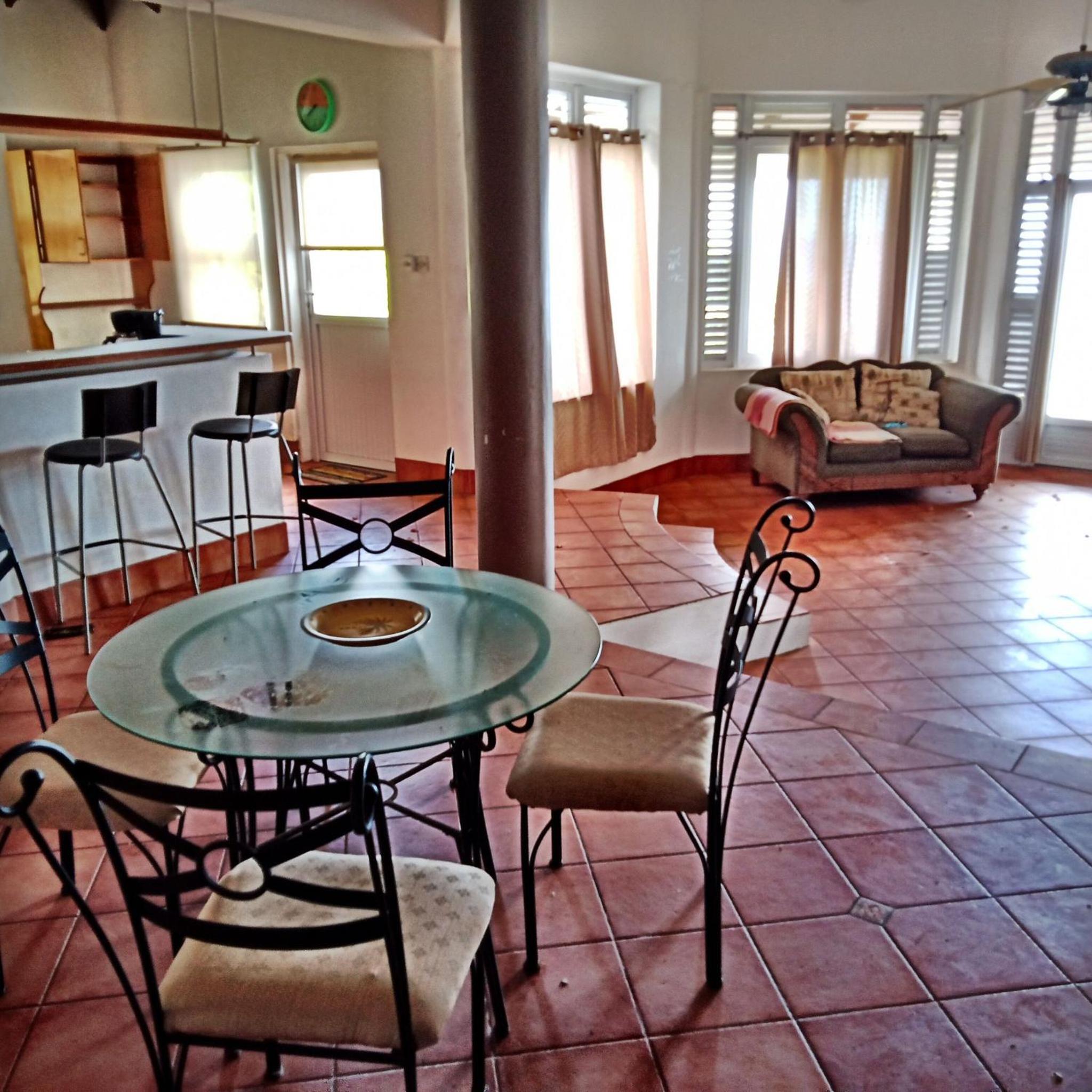 Private Room with Twin Beds AC nr Intl Airpt and Beach