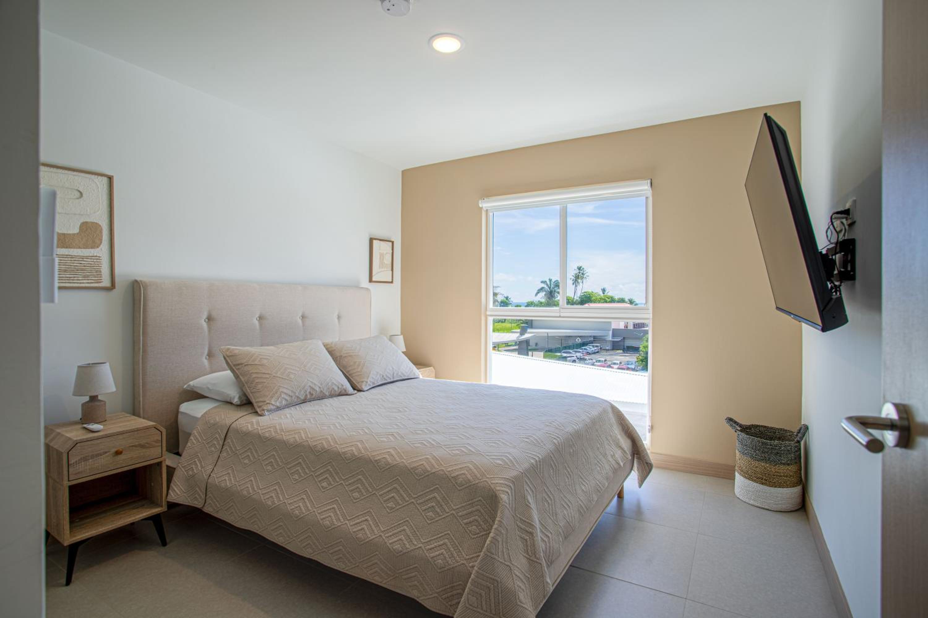 Casago 0408A Brand New Rental Santa Monica Dream Your Ideal Work from Home Retreat