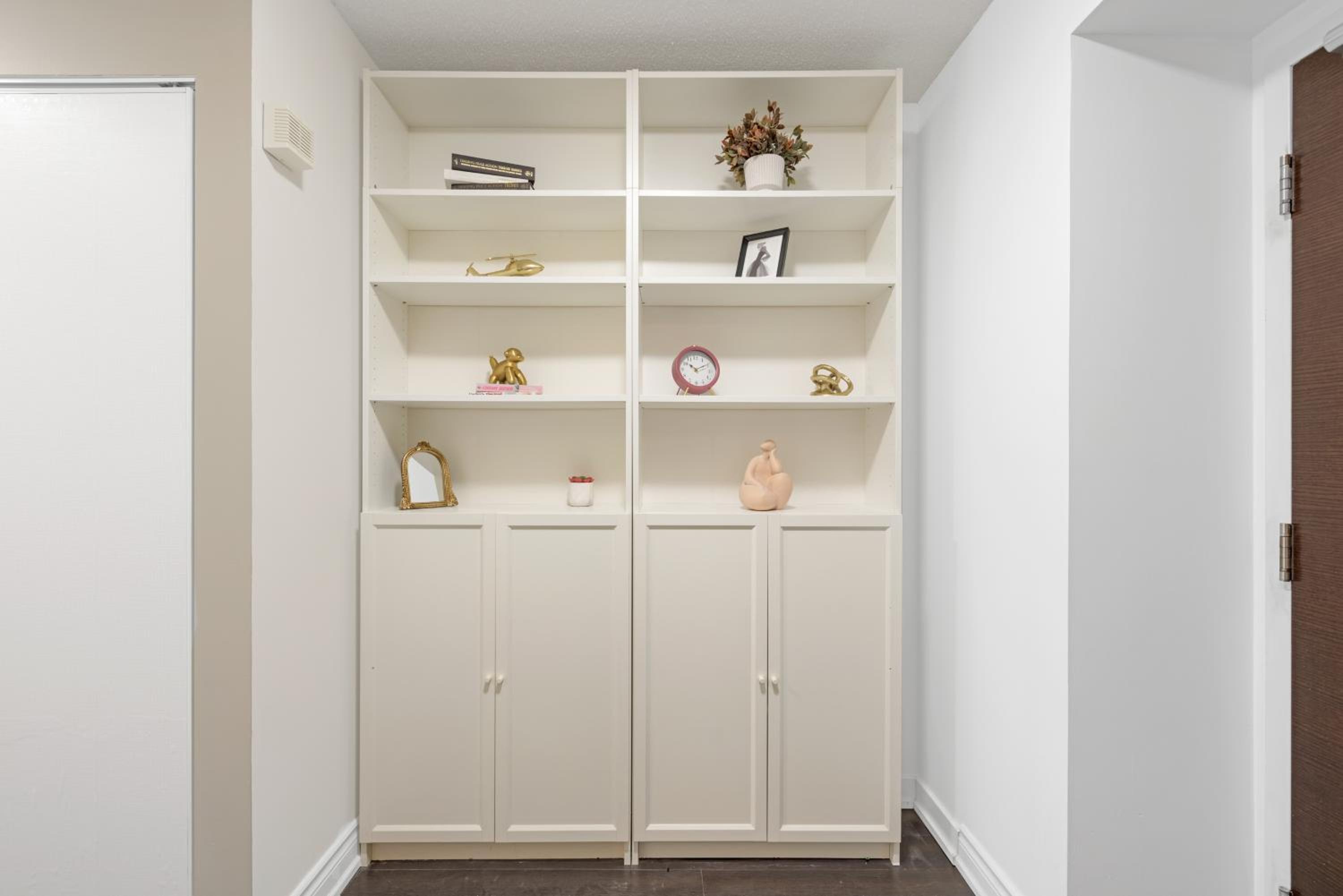 Great Location Near Rogers Centre & Parking