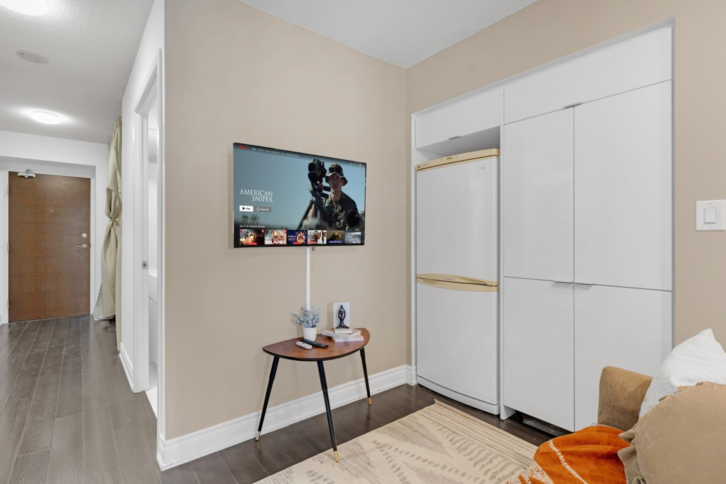 Great Location Near Rogers Centre & Parking