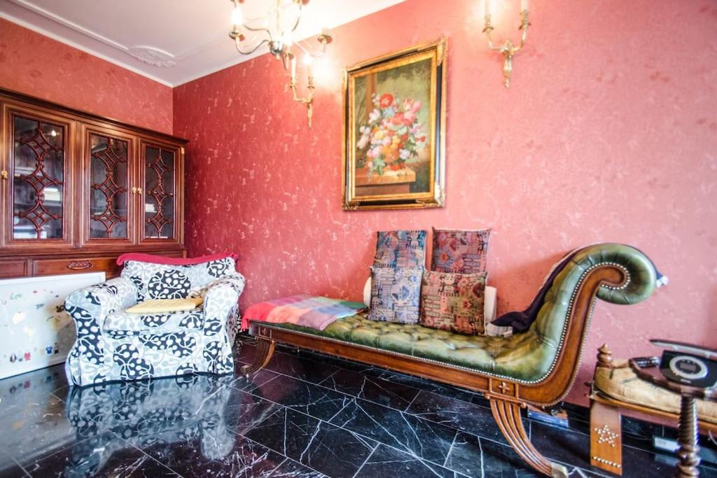 3 bedroom 2 bathroom Art Deco flat in Basel City