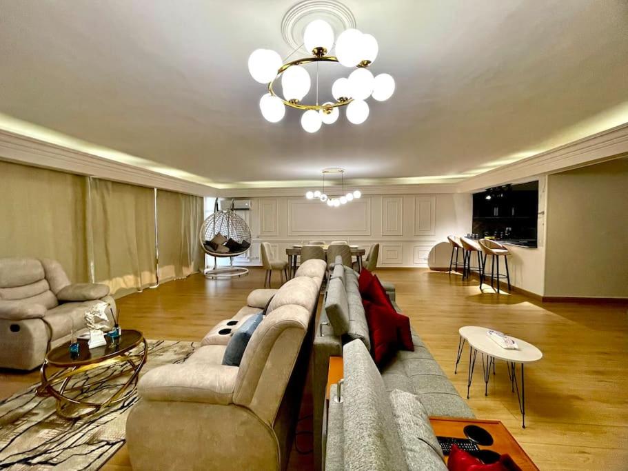 3BR Spacious Apt In Maadi Nile Corniche