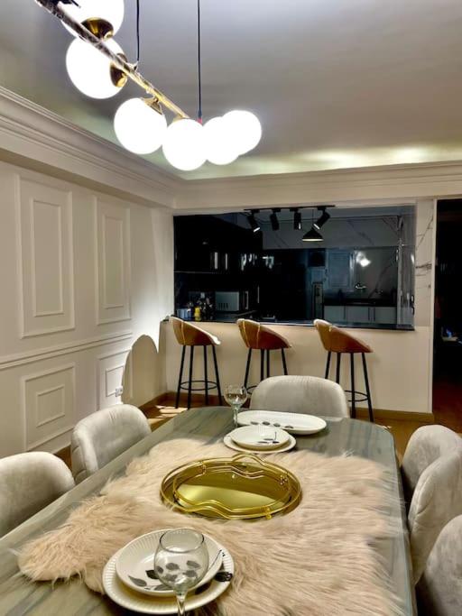 3BR Spacious Apt In Maadi Nile Corniche
