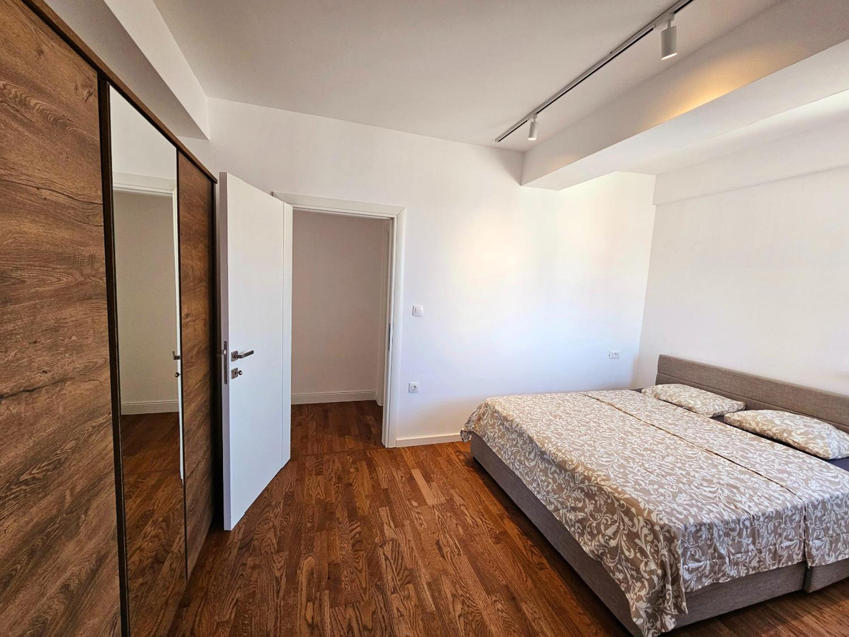 Si Apartment view 4