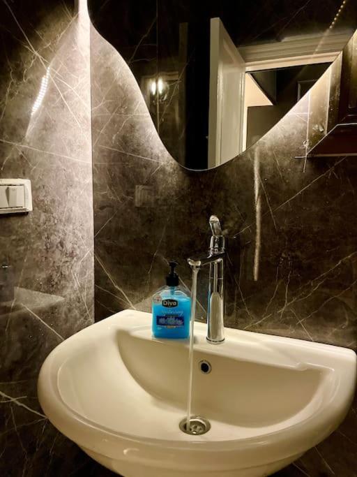 3BR Spacious Apt In Maadi Nile Corniche