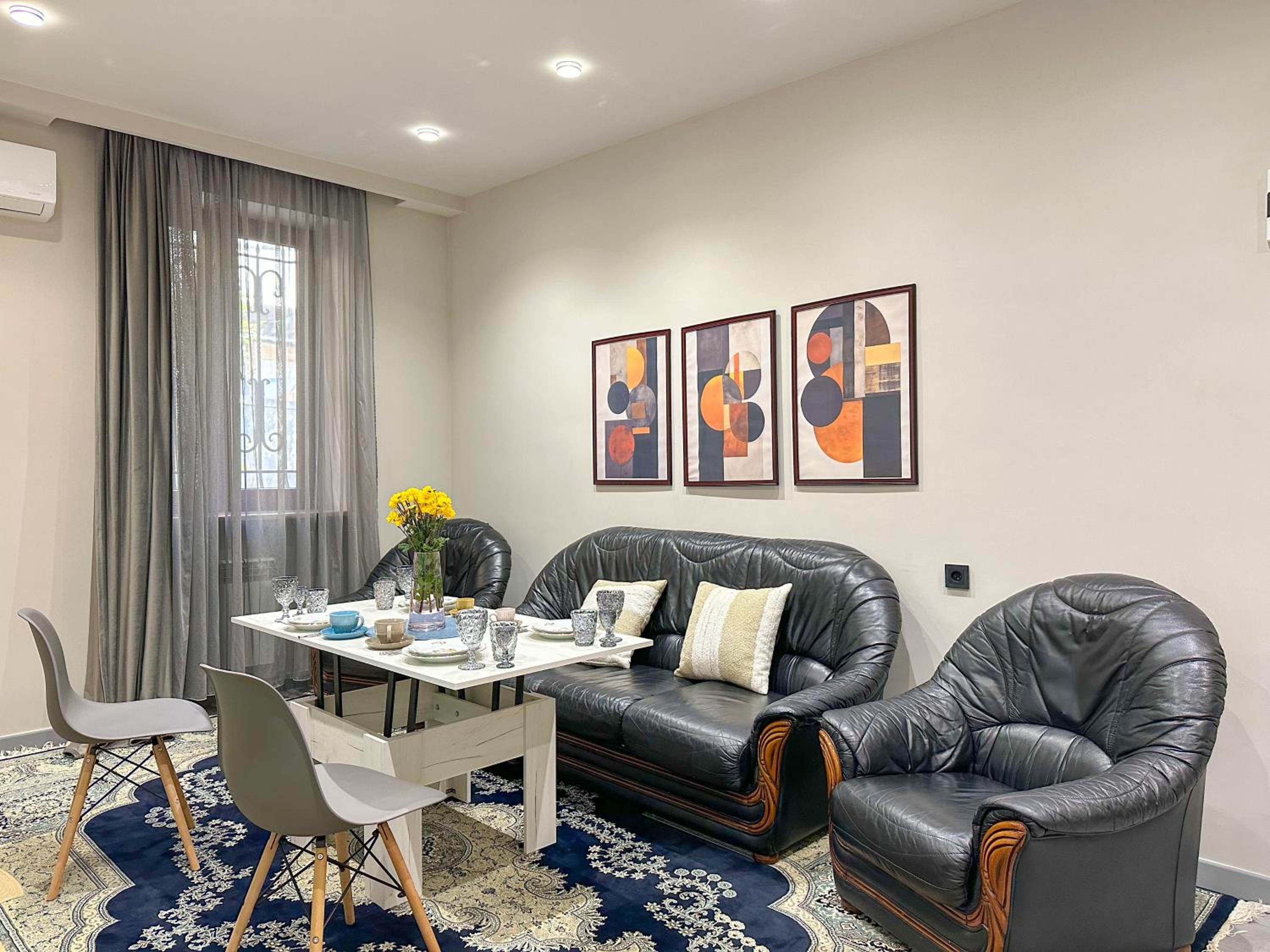 Three-room quiet corner