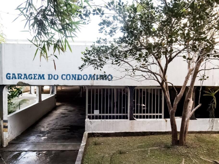 Apto beira mar Toninhas em condomínio