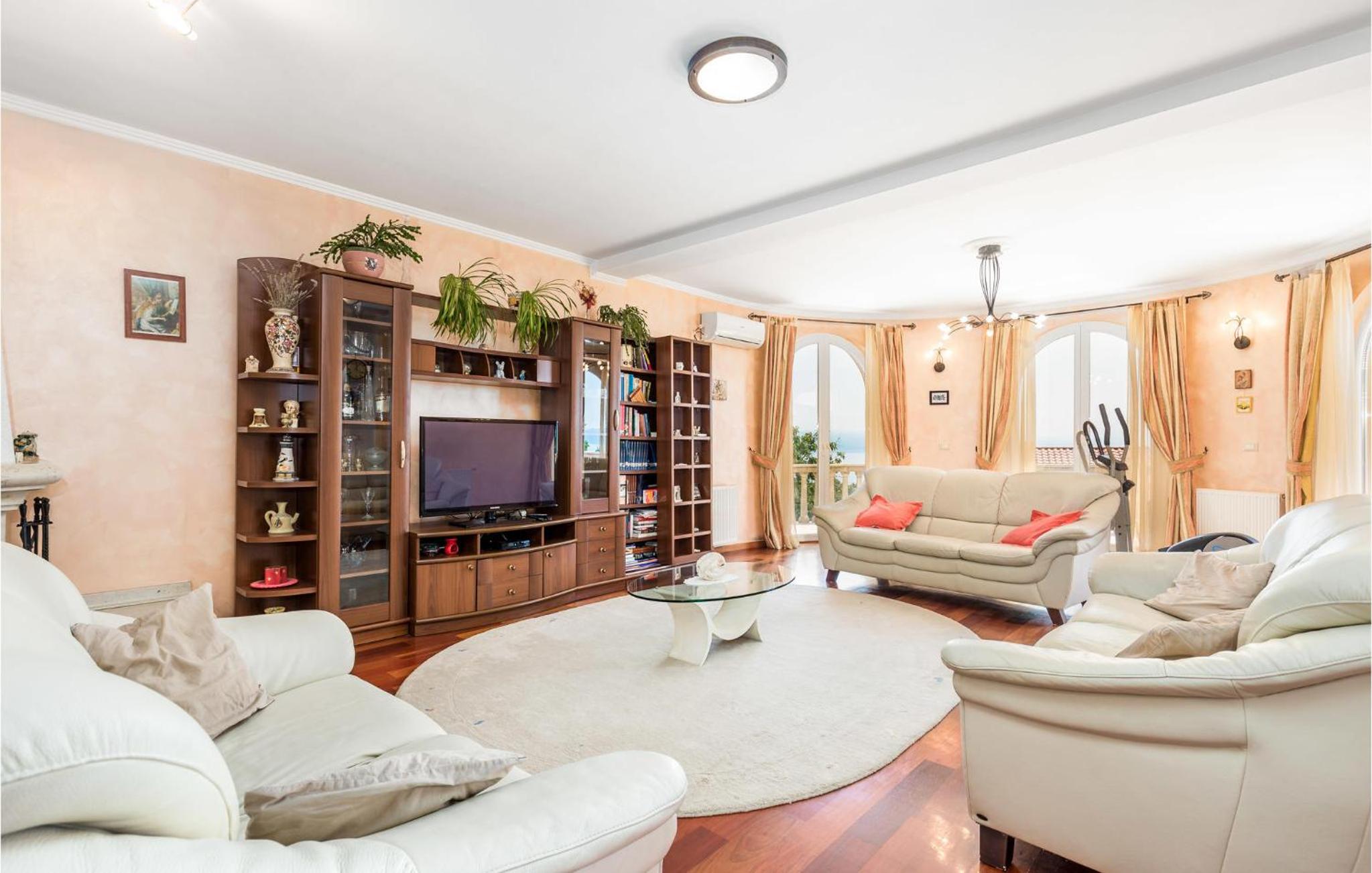 Awesome Home In Opric