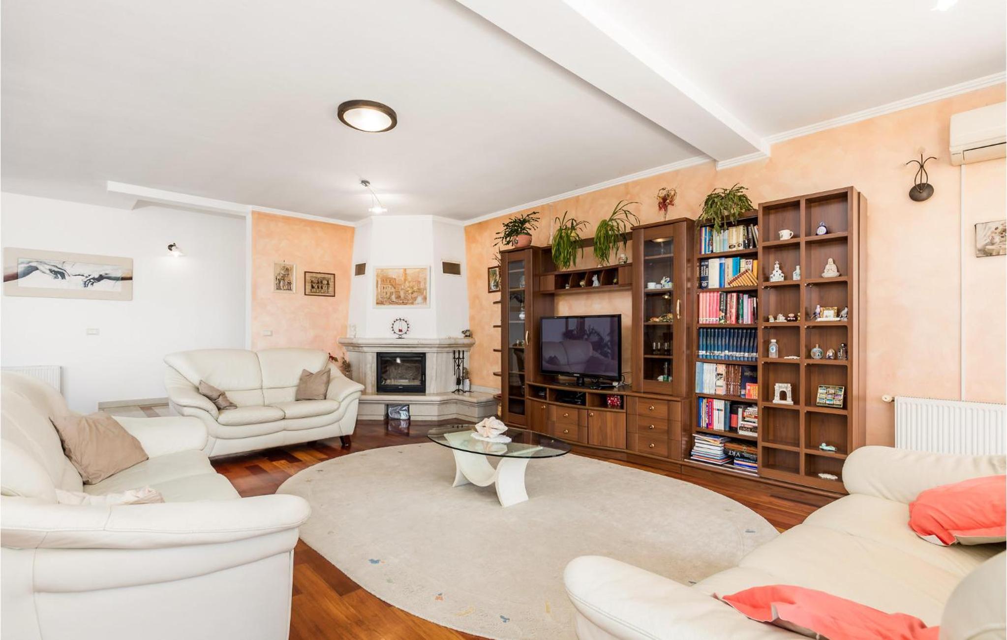 Awesome Home In Opric