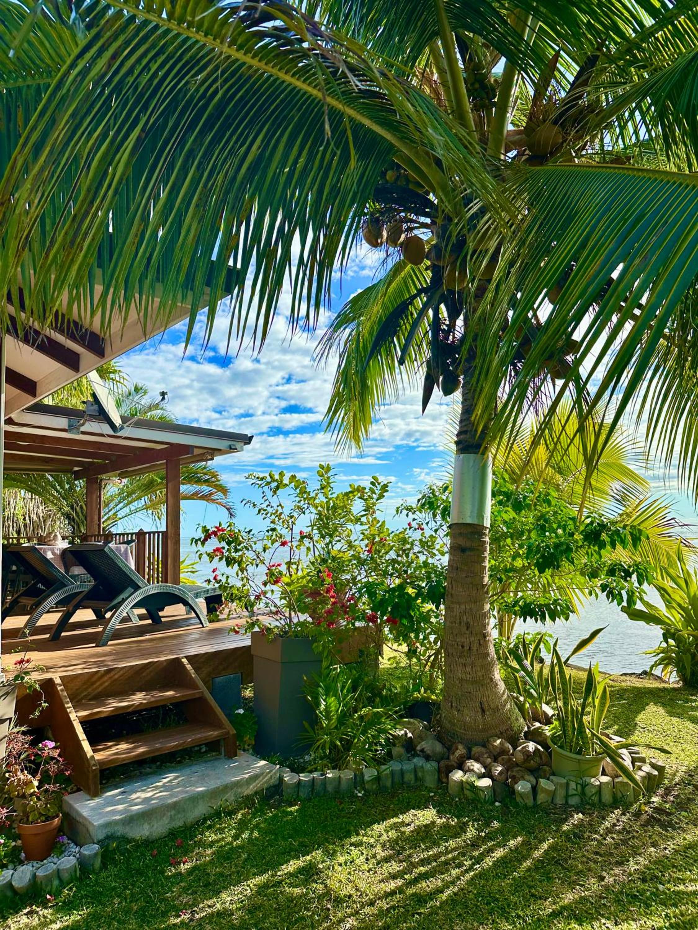 O'coco Bungalow- Breathtaking waterfront views, endless memories view 2