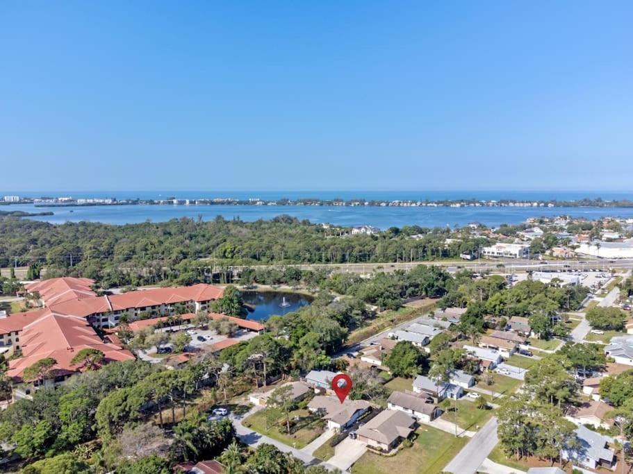 Sarasota Costal Vibe 15 min from Siesta Key view 3