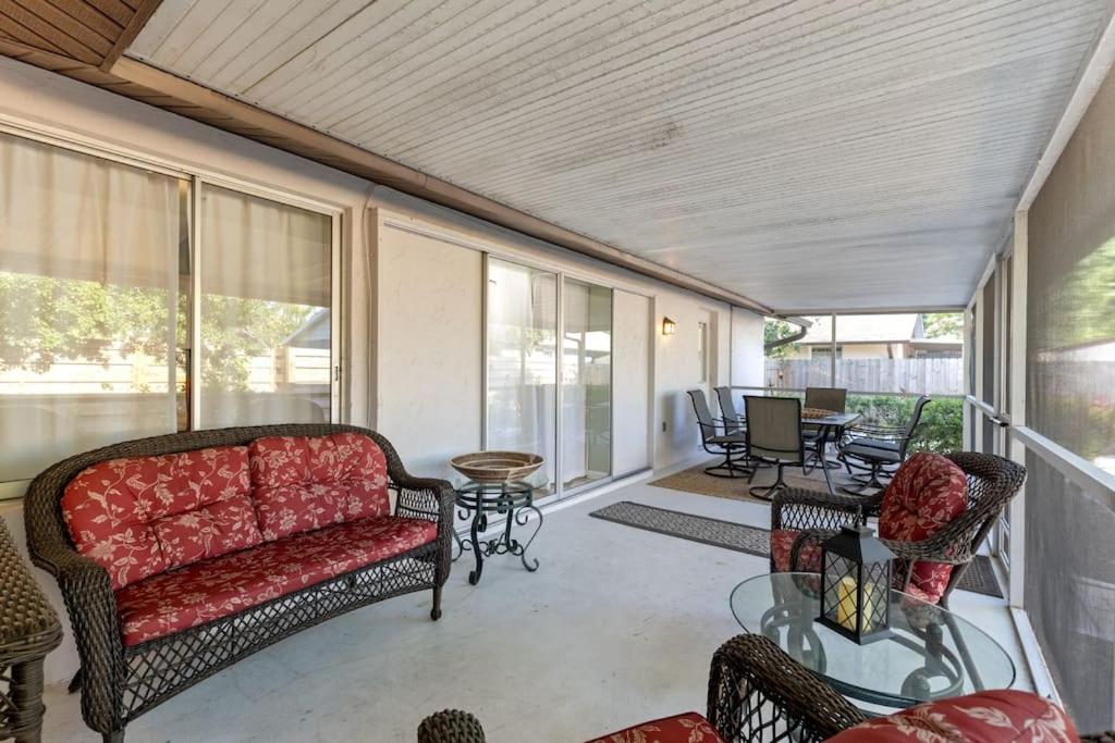 Sarasota Costal Vibe 15 min from Siesta Key view 5