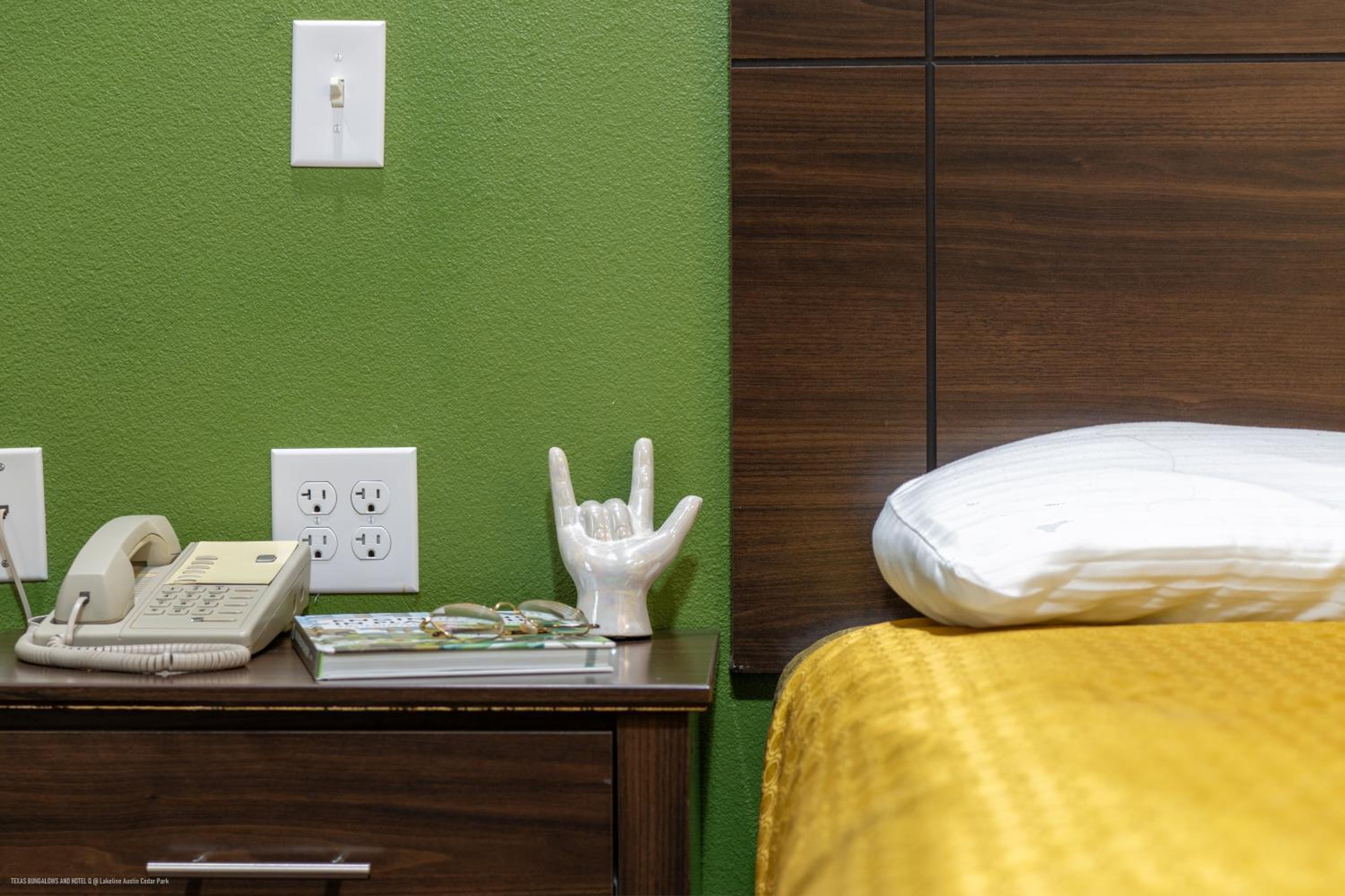 Texas Bungalows Hotel & Hotel Que at Lakeline Austin Cedar Park view 3