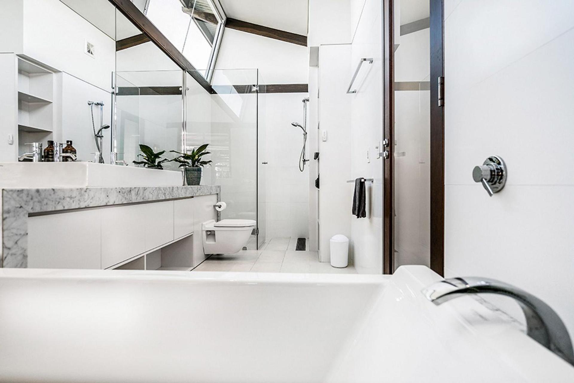 Luxury On The Bay - 2 x 3 bedroom apartments