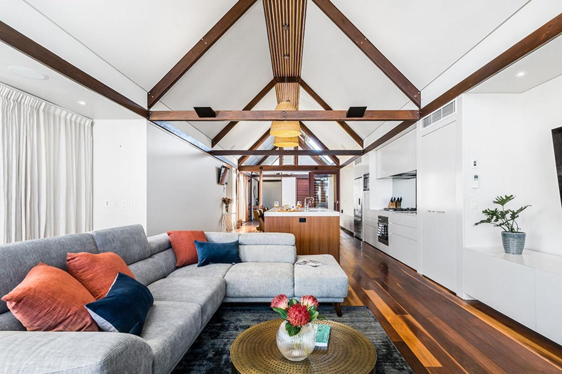 Luxury On The Bay - 2 x 3 bedroom apartments