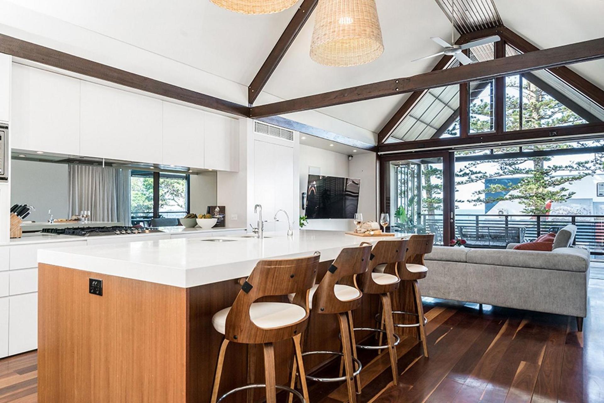 Luxury On The Bay - 2 x 3 bedroom apartments