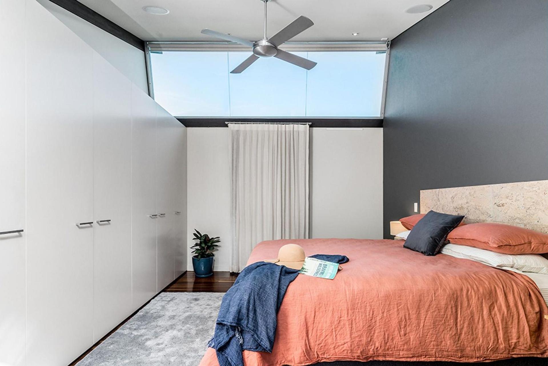 Luxury On The Bay - 2 x 3 bedroom apartments