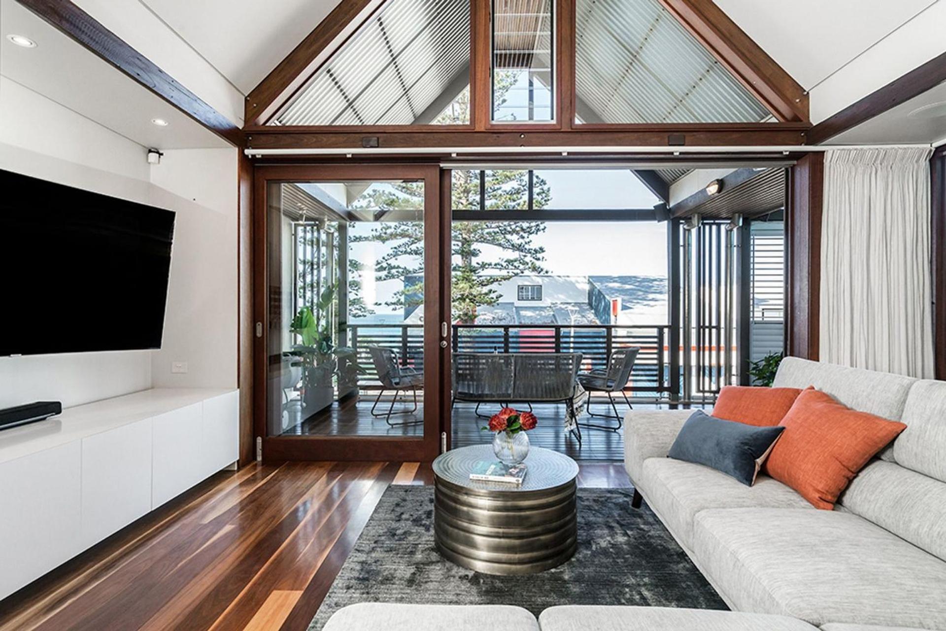 Luxury On The Bay - 2 x 3 bedroom apartments