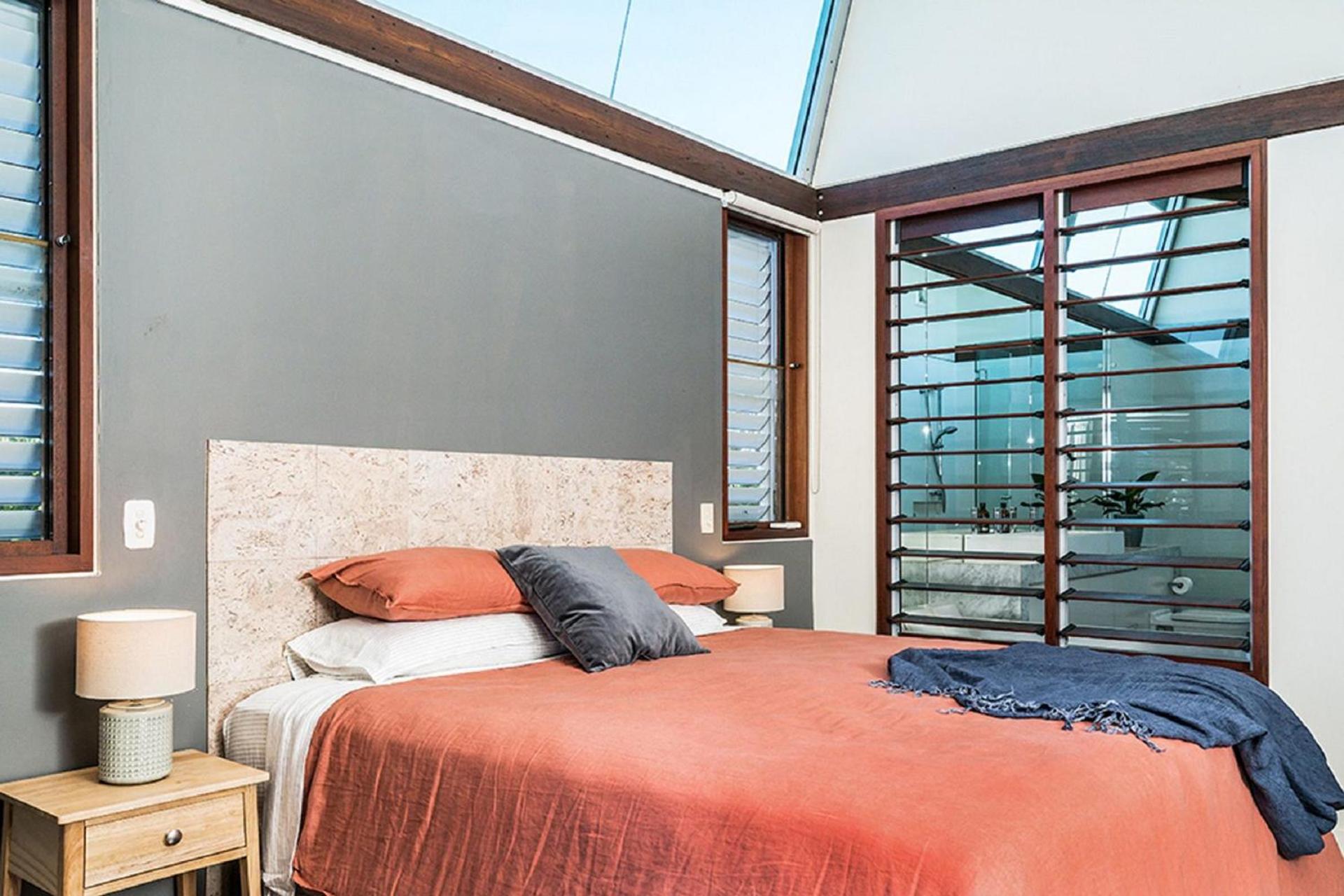 Luxury On The Bay - 2 x 3 bedroom apartments