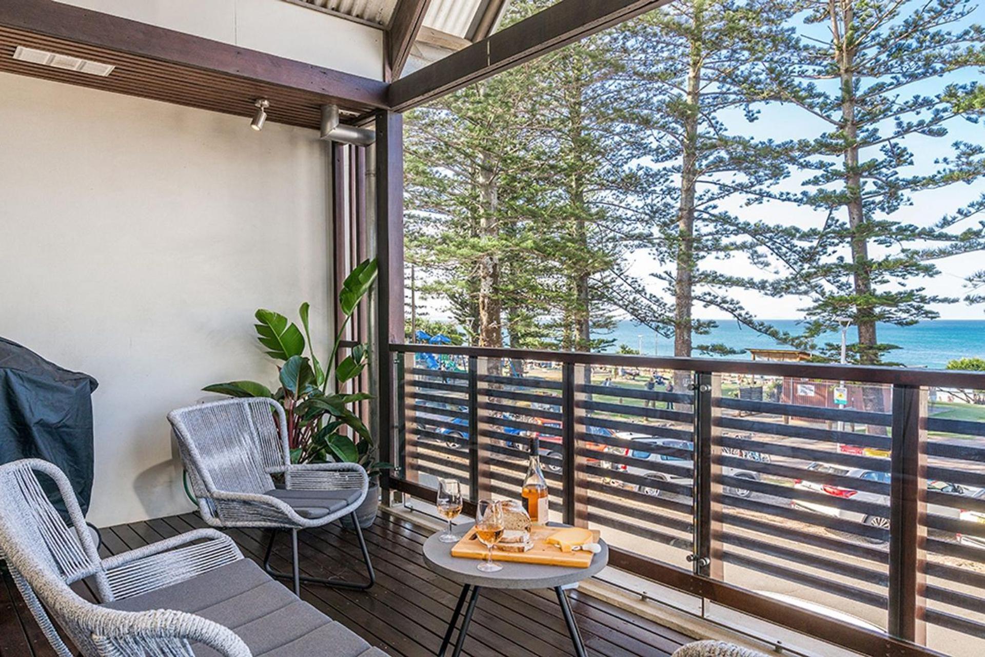 Luxury On The Bay - 2 x 3 bedroom apartments