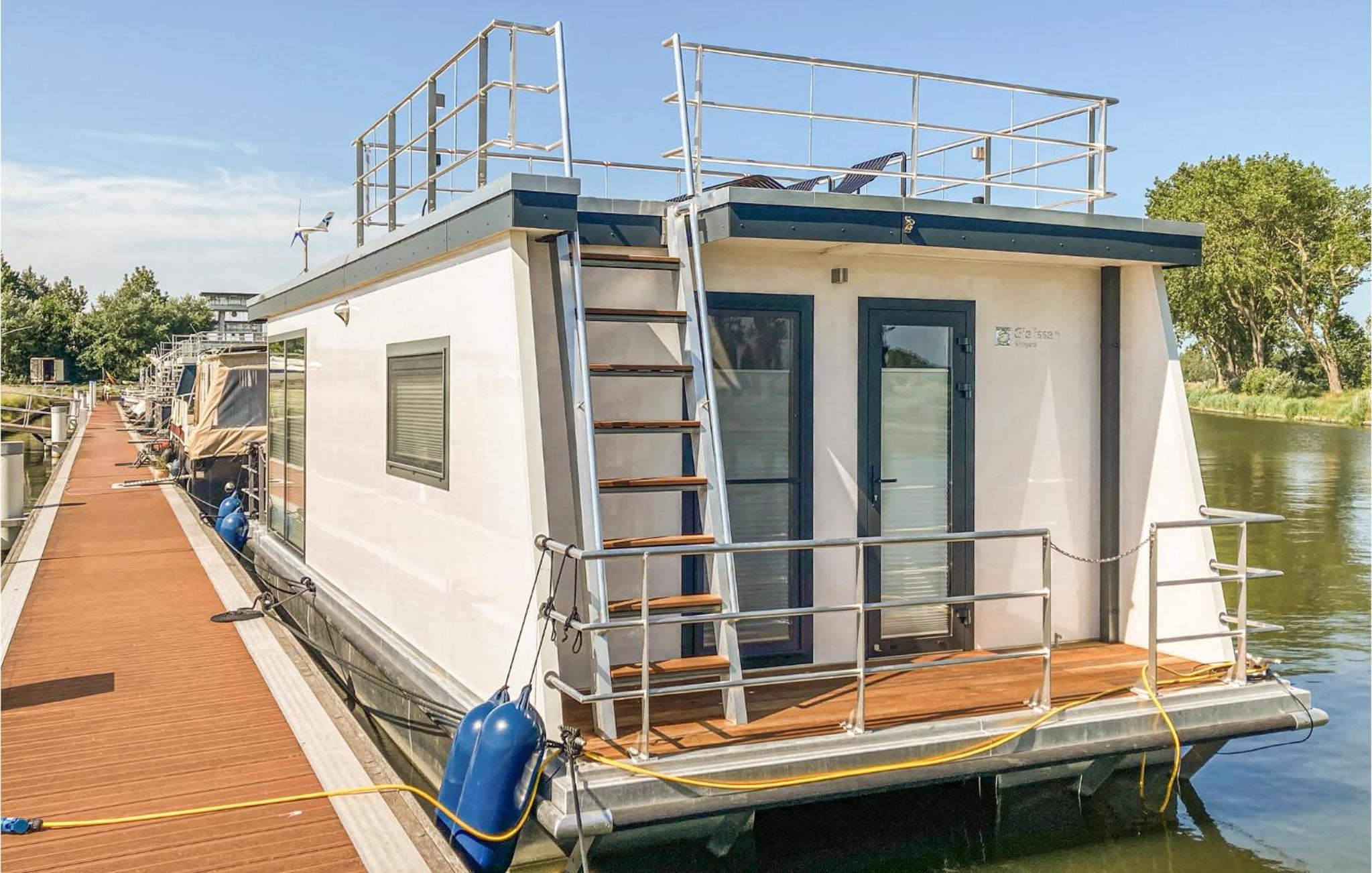 Gorgeous Ship In Nieuwpoort With House Sea View