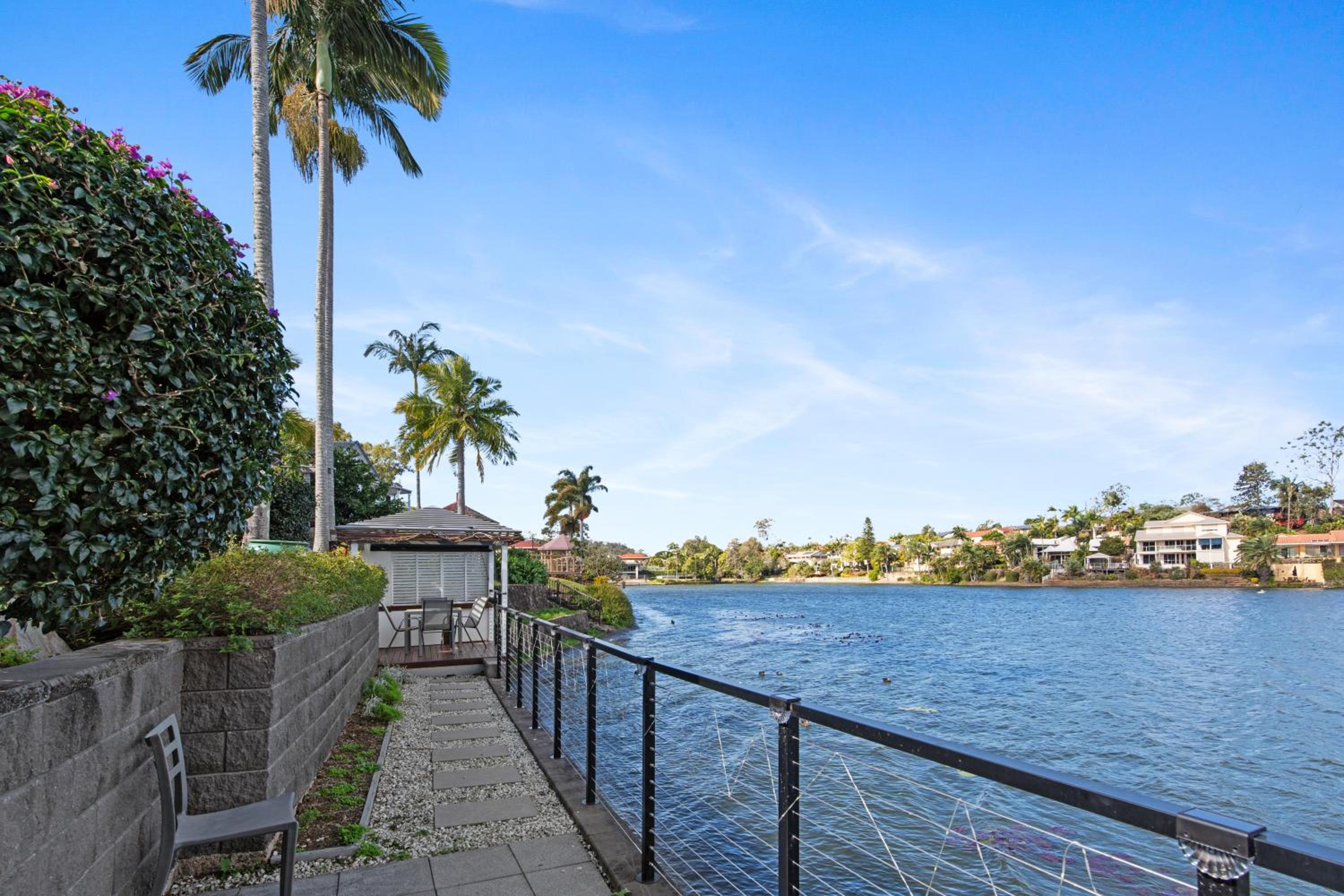 Lakeview Bliss, Black Swans, Golf Retreat in Brisbane