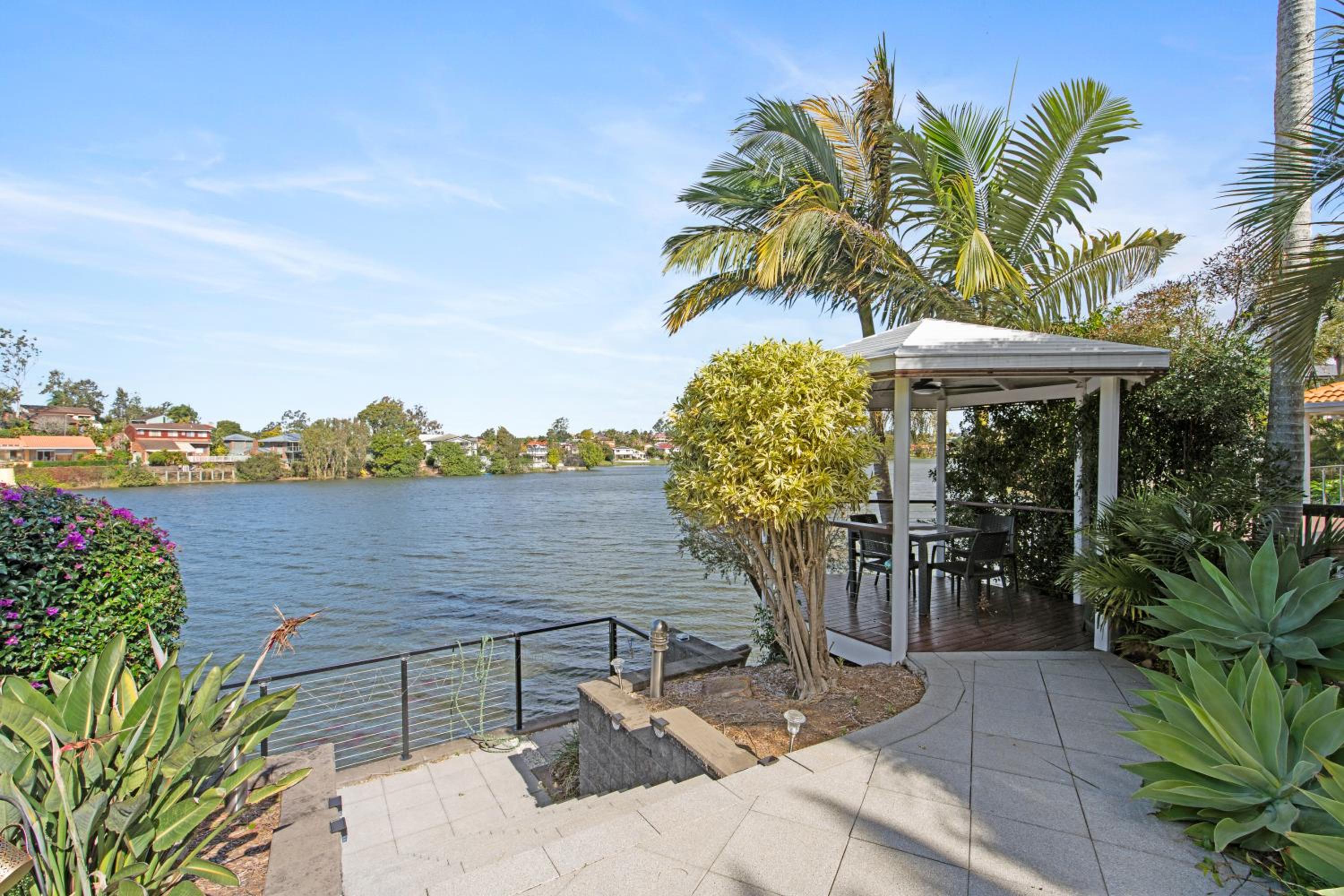 Lakeview Bliss, Black Swans, Golf Retreat in Brisbane