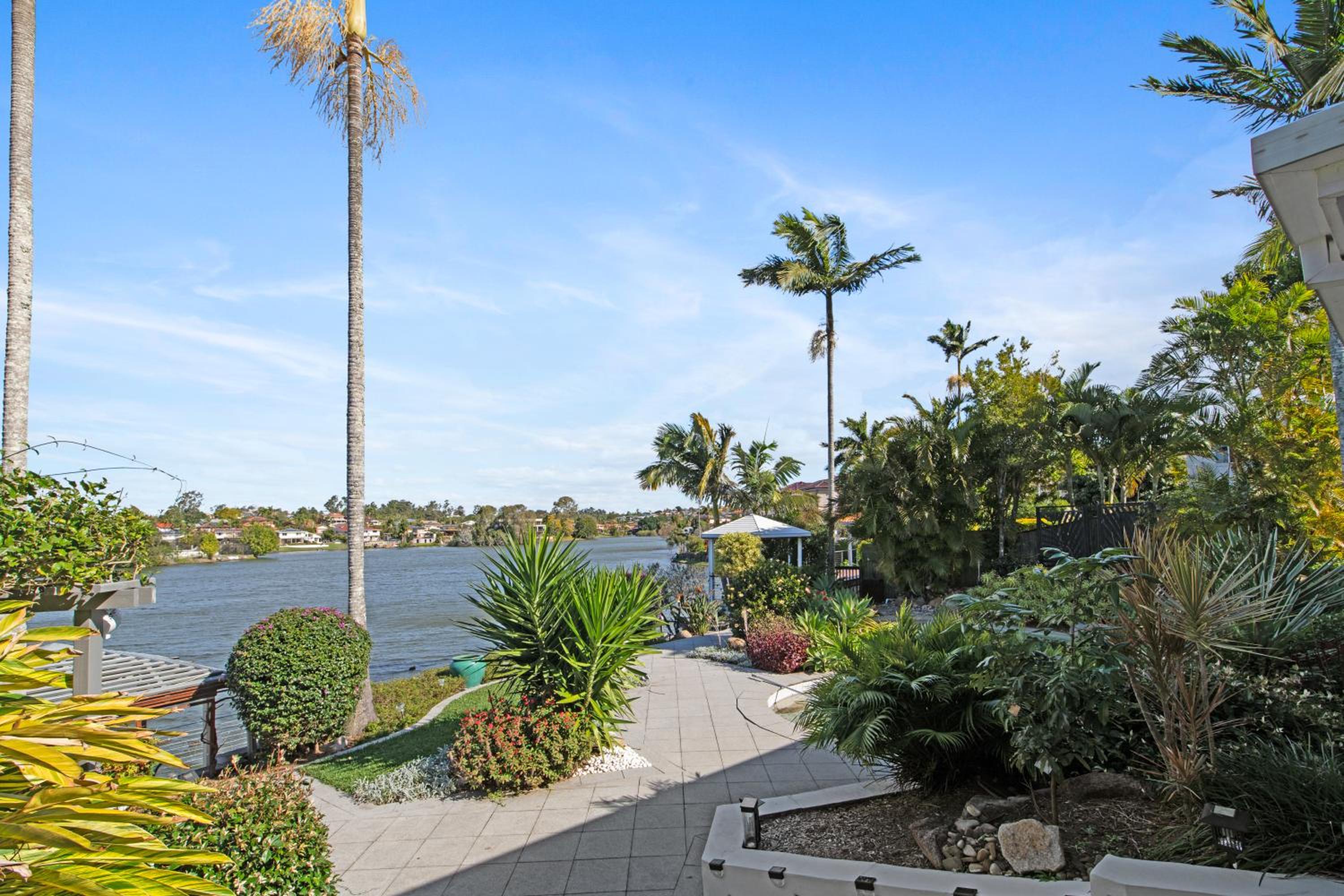 Lakeview Bliss, Black Swans, Golf Retreat in Brisbane