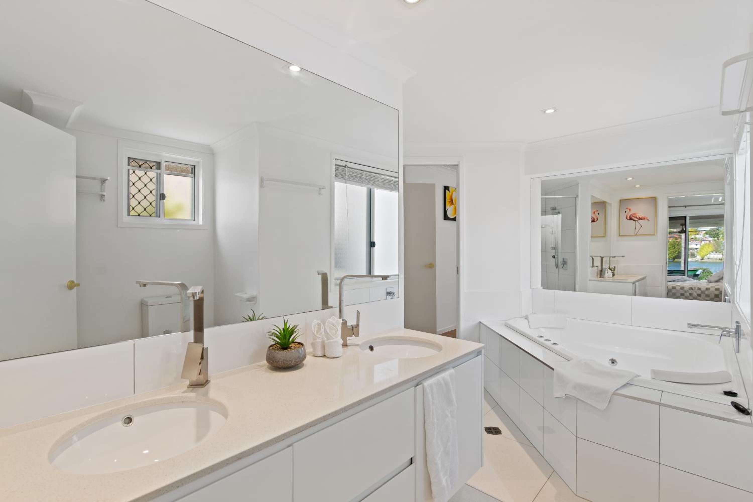 Lakeview Bliss, Black Swans, Golf Retreat in Brisbane