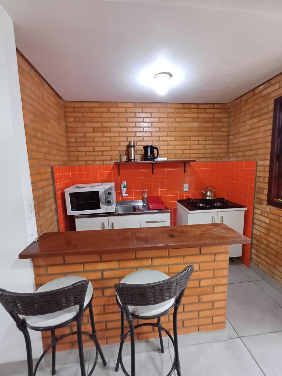 Sobrado com 2 quartos - Ingleses