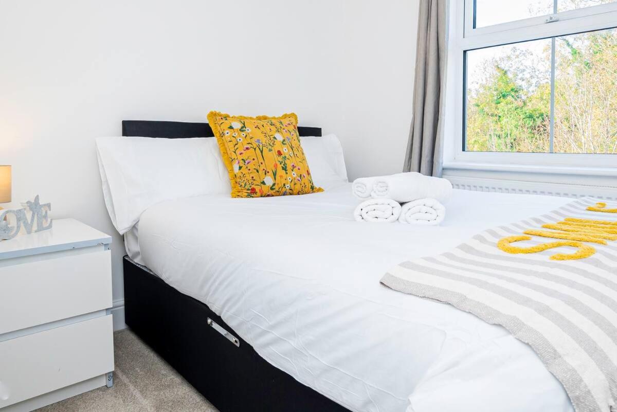2 Bed Free Parking Leisure Contractor Apartment view 2