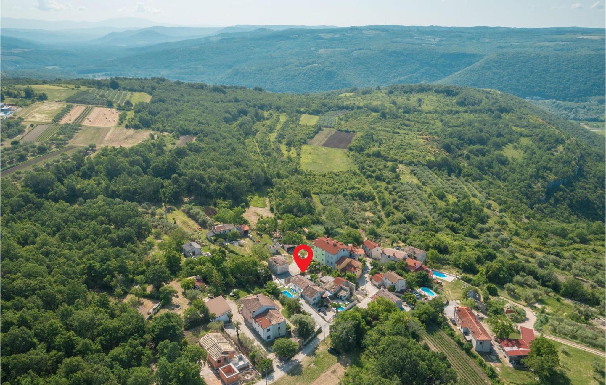2 Bedroom Beautiful Home In Lozari view 5