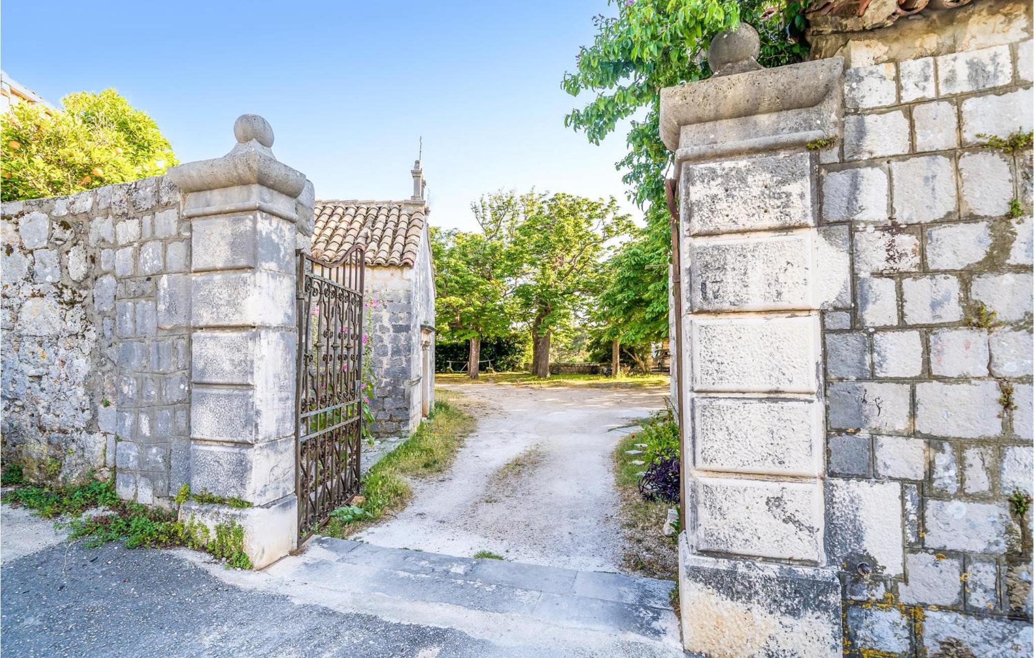 Gorgeous Home In Dubrovnik With Kitchen