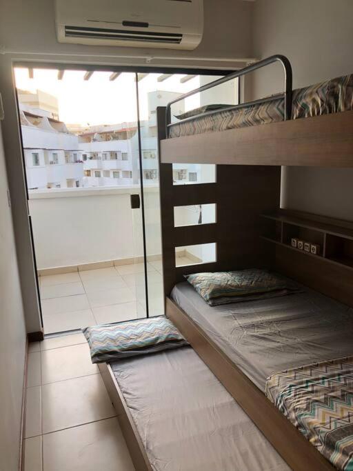 Belíssima cobertura duplex com vista para o mar
