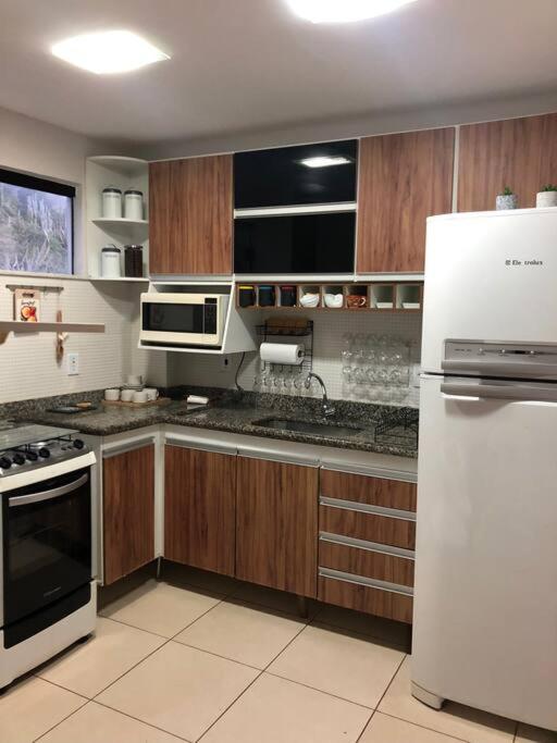 Belíssima cobertura duplex com vista para o mar