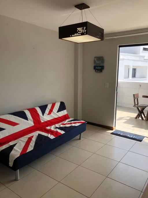 Belíssima cobertura duplex com vista para o mar