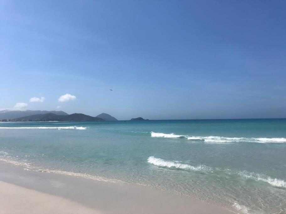 Belíssima cobertura duplex com vista para o mar