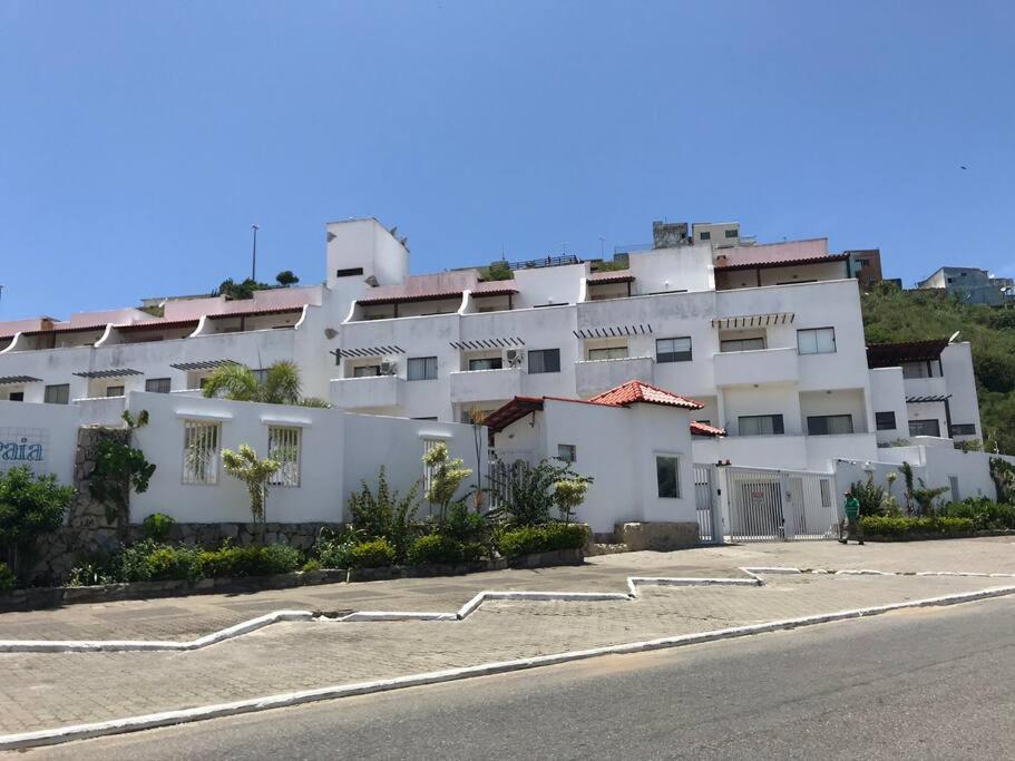 Belíssima cobertura duplex com vista para o mar