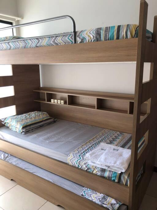 Belíssima cobertura duplex com vista para o mar