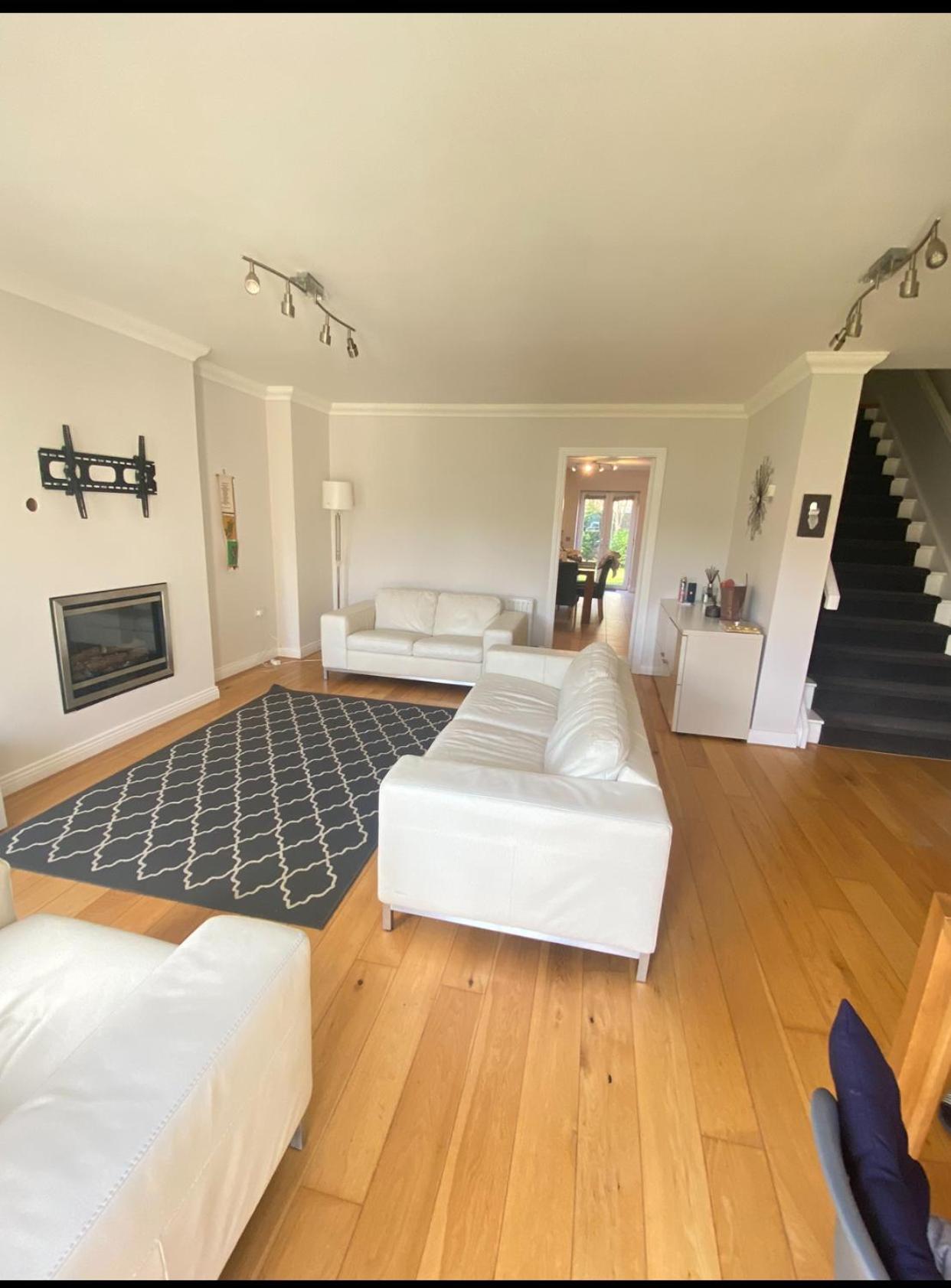 Cozy Room in Modern Apartment - Perfect Location