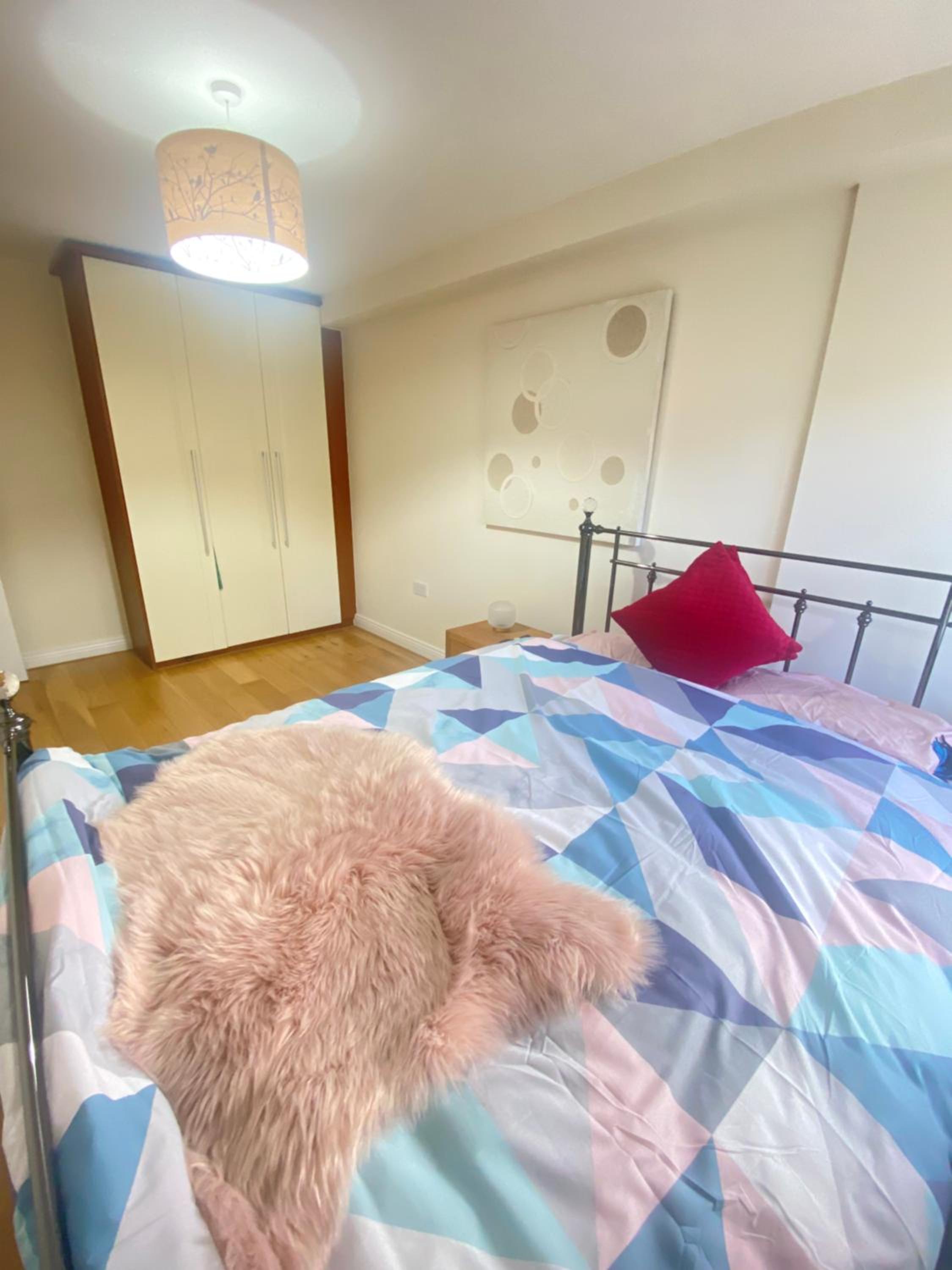 Cozy Room in Modern Apartment - Perfect Location
