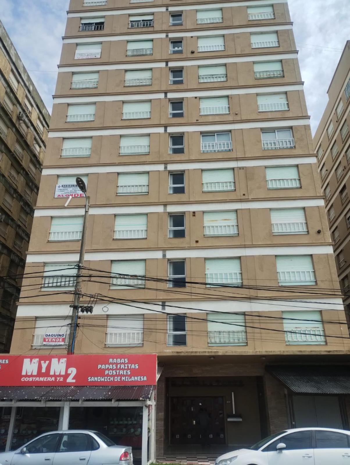 Departamento 4 personas en edificio frente al mar
