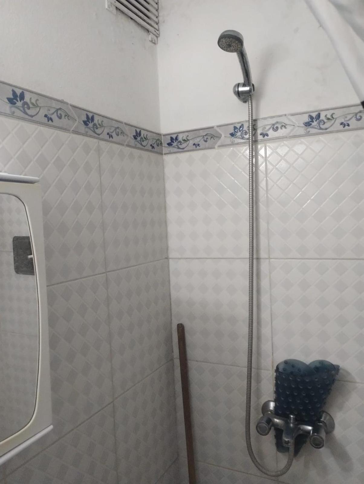 Departamento 4 personas en edificio frente al mar