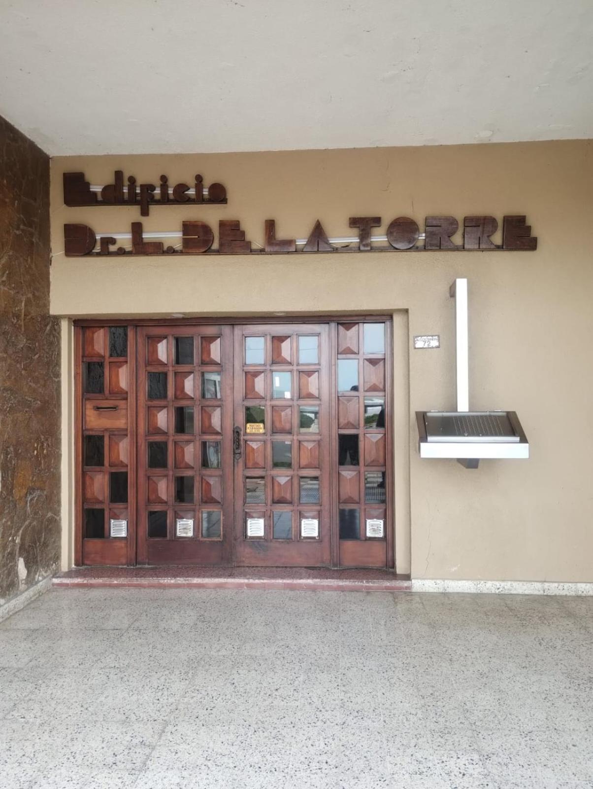 Departamento 4 personas en edificio frente al mar