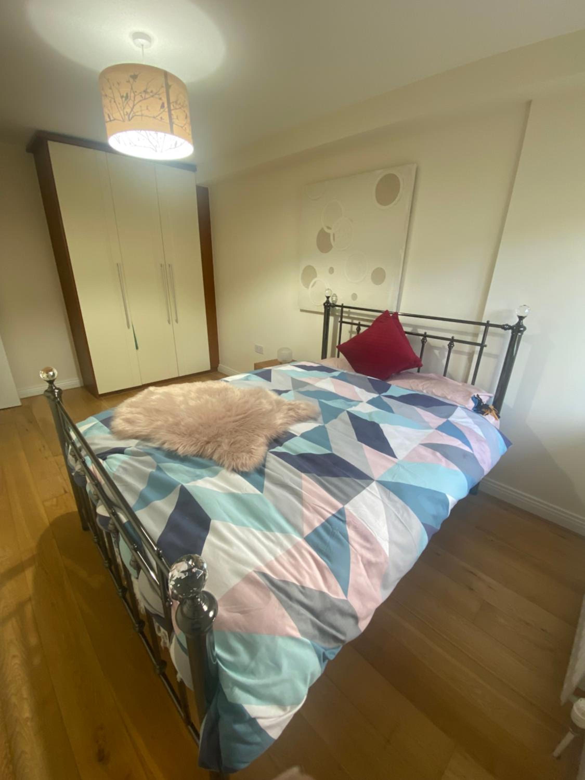 Cozy Room in Modern Apartment - Perfect Location