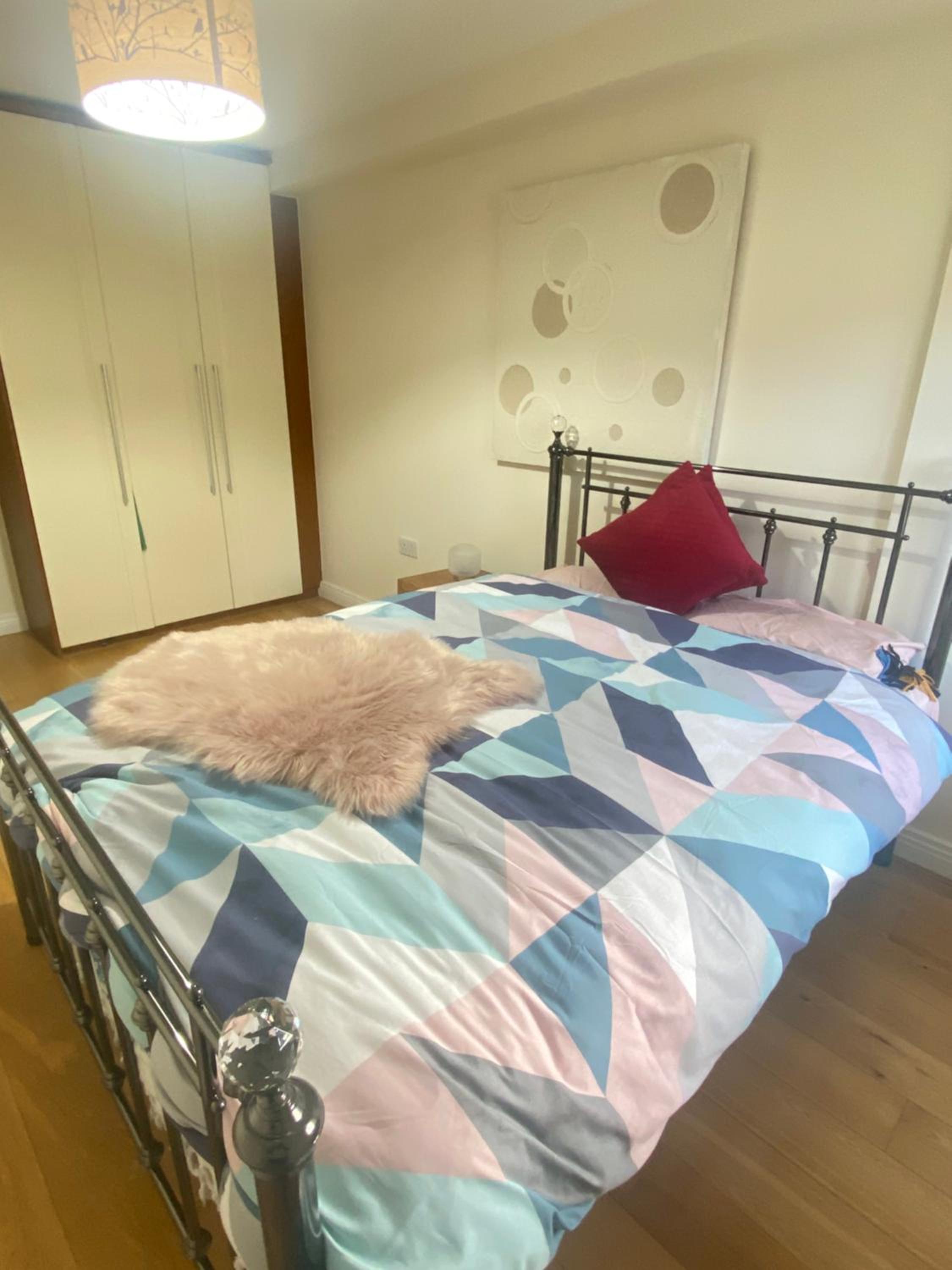 Cozy Room in Modern Apartment - Perfect Location